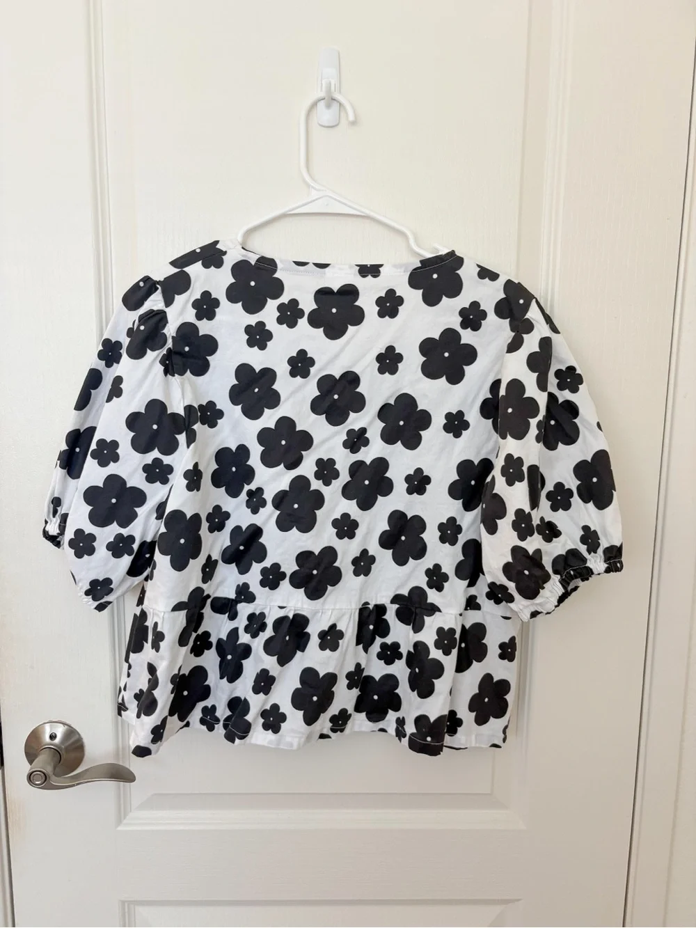 Isabella Eve Apparel Black and White Daisy Tie Front Top - Picture 4 of 4